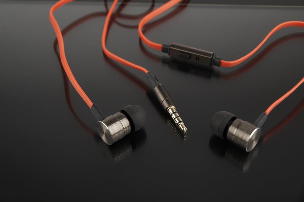 Gembird Sluchátka kovová s mikrofonem pro MP3, plochý kabel MHS-EP-LHR